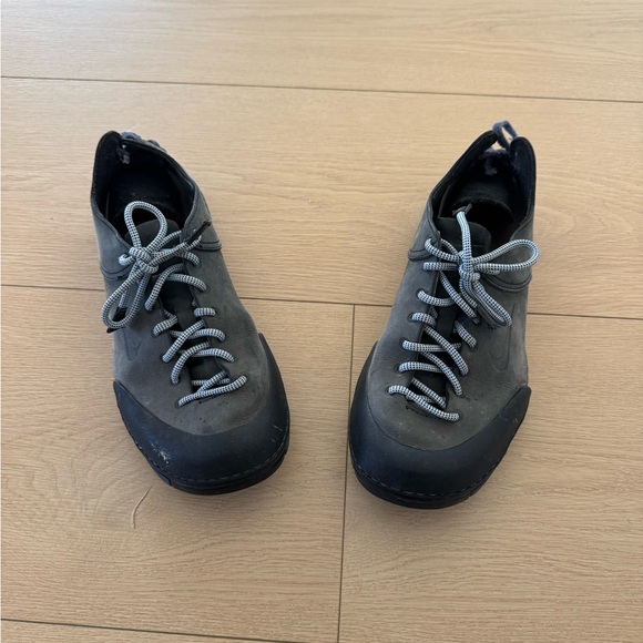 Nike ACG Other - Nike ACG Considered Rock Shoes Gray Leather Trail Hiking Sneakers Size 9